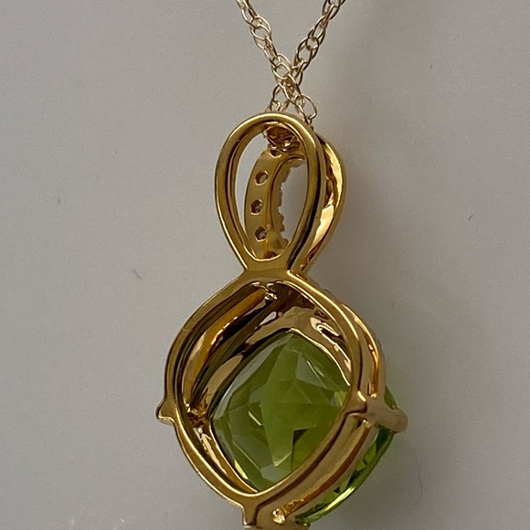 10K Yellow Gold Cushion Cut Natural Peridot and Diamond Pendant with Chain - Picture 8 of 12